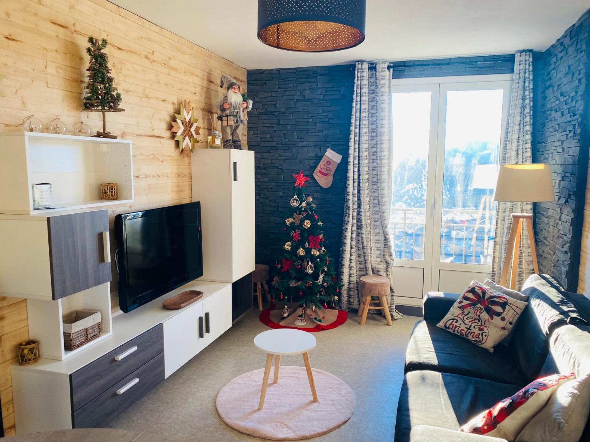 Appartement, Vue Panoramique Avec Terrasse, Parking, Aux Les Angles (Pyrenees-Orientales)