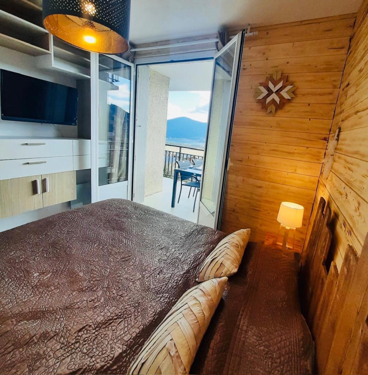 Appartement, Vue Panoramique Avec Terrasse, Parking, Aux Apartment Les Angles (Pyrenees-Orientales)